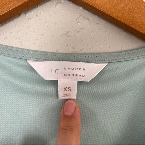 🦋 LC Lauren Conrad Mint Green V-Neck Short Sleeve Mini Dress XS - Picture 2 of 6